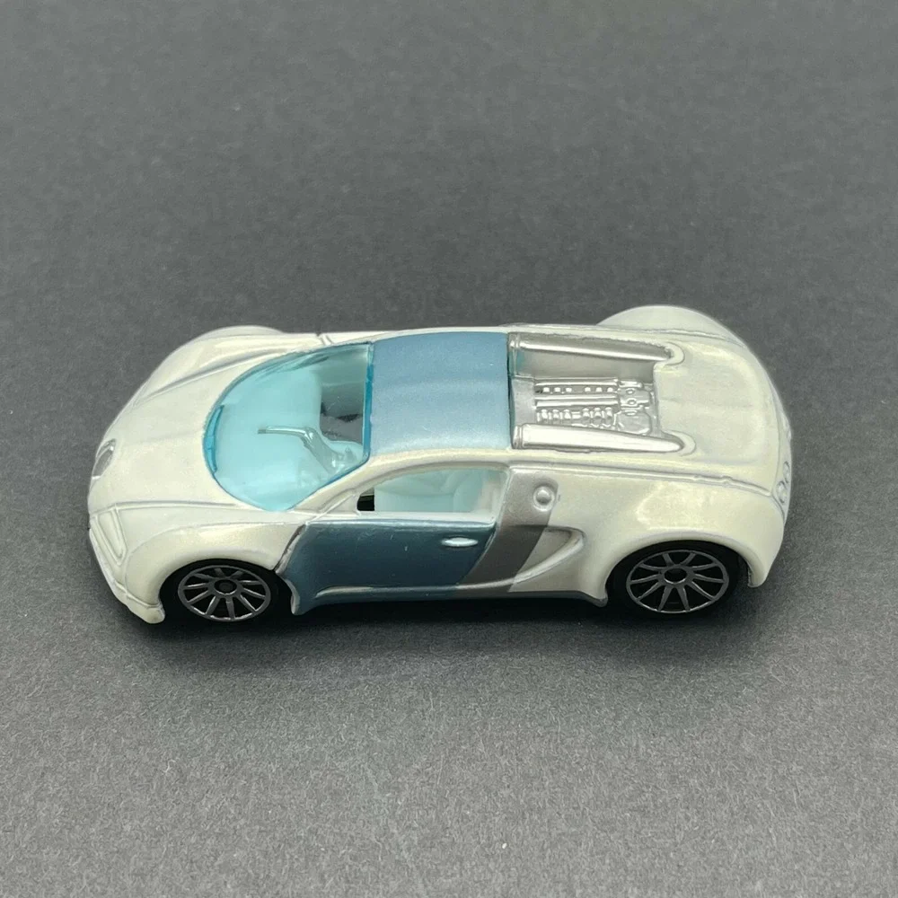 Hot‎ Wheels Bugatti Veyron Car White & Light Blue Diecast 1/64 Scale Loose 2006